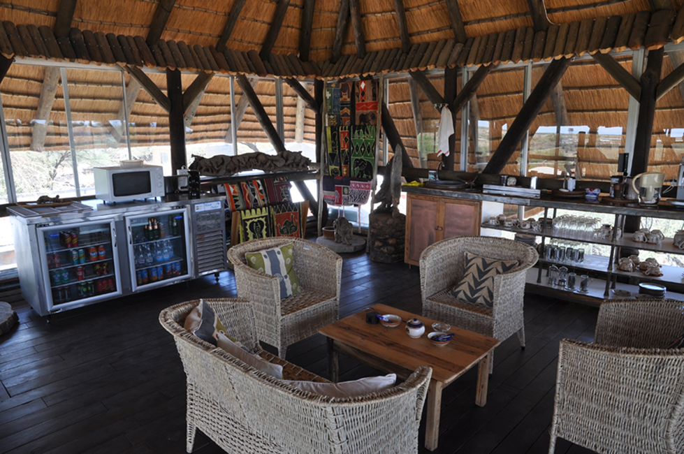 Tikoloshe Afrika Galerie — Wurzelschnitzereien und Kunsthandwerk in Omaruru