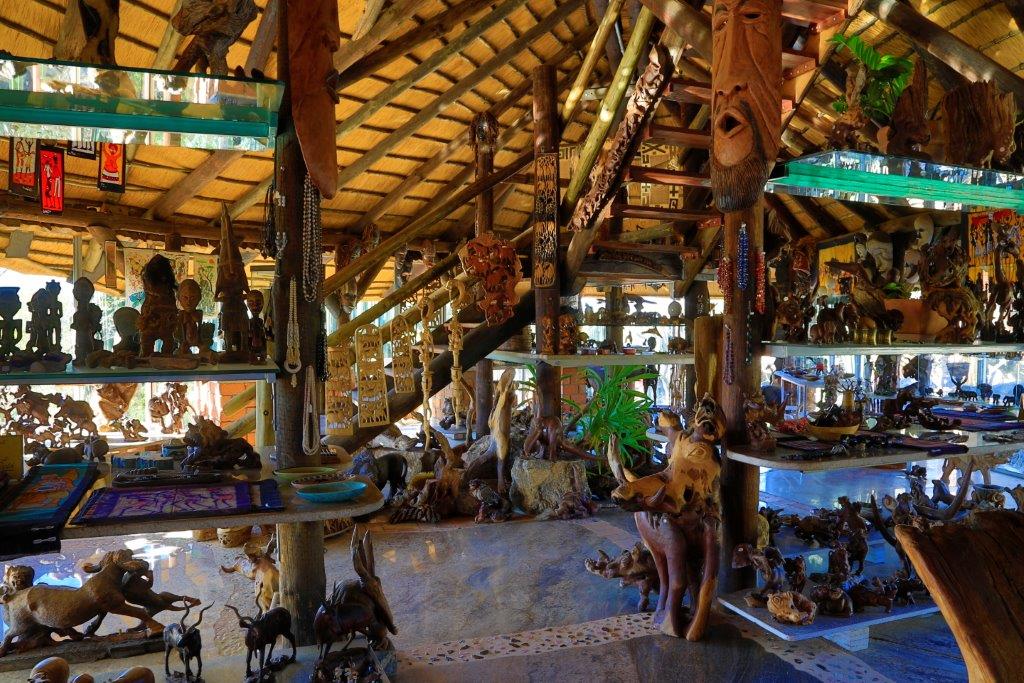Tikoloshe Afrika Galerie — Wurzelschnitzereien und Kunsthandwerk in Omaruru