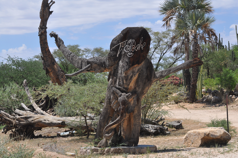 Tikoloshe Afrika Galerie — Wurzelschnitzereien und Kunsthandwerk in Omaruru