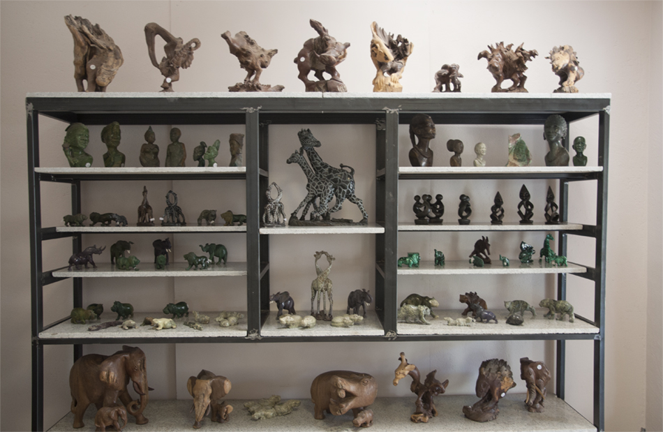 Tikoloshe Afrika Galerie — Wurzelschnitzereien und Kunsthandwerk in Omaruru
