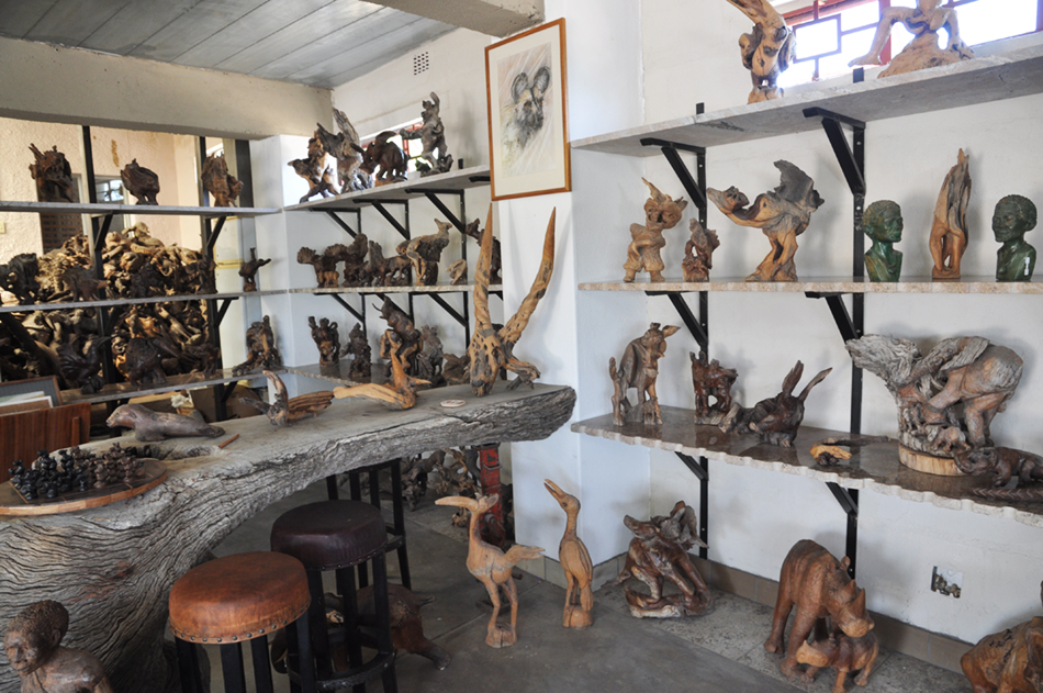 Tikoloshe Afrika Galerie — Wurzelschnitzereien und Kunsthandwerk in Omaruru
