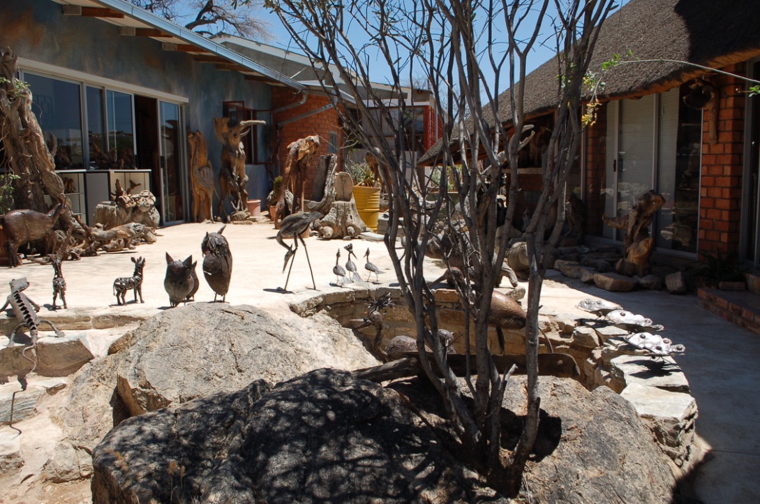 Tikoloshe Afrika Galerie — Wurzelschnitzereien und Kunsthandwerk in Omaruru
